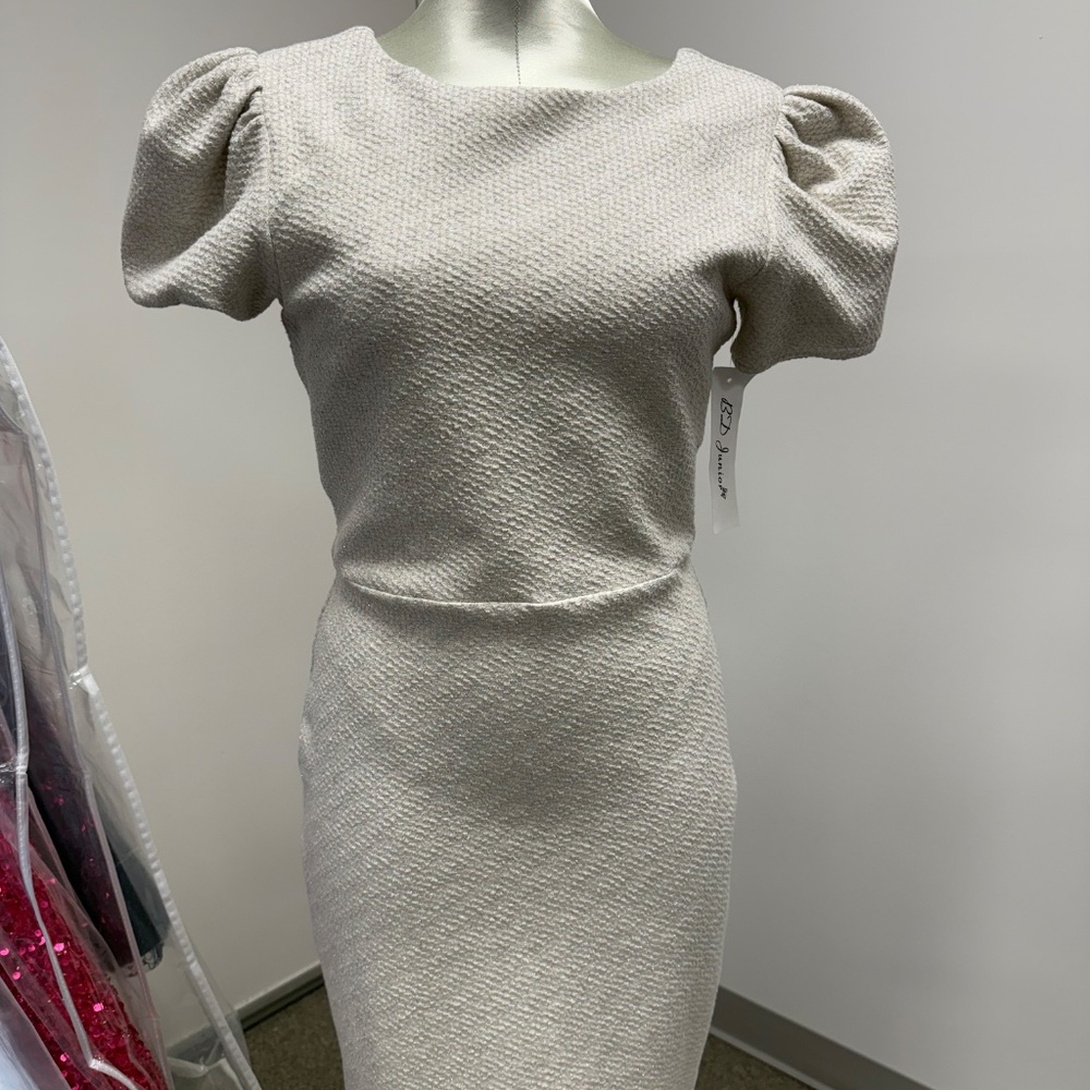 NWT BD Junior White with Silver Flecks Style 383 Color 741 Puff Sleeve Sheath